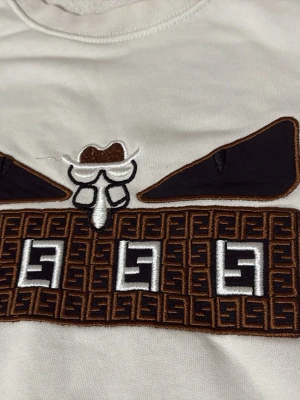 Fendi tröja  - En Fendi tröja som jag inte behöver längre, den är som ny.