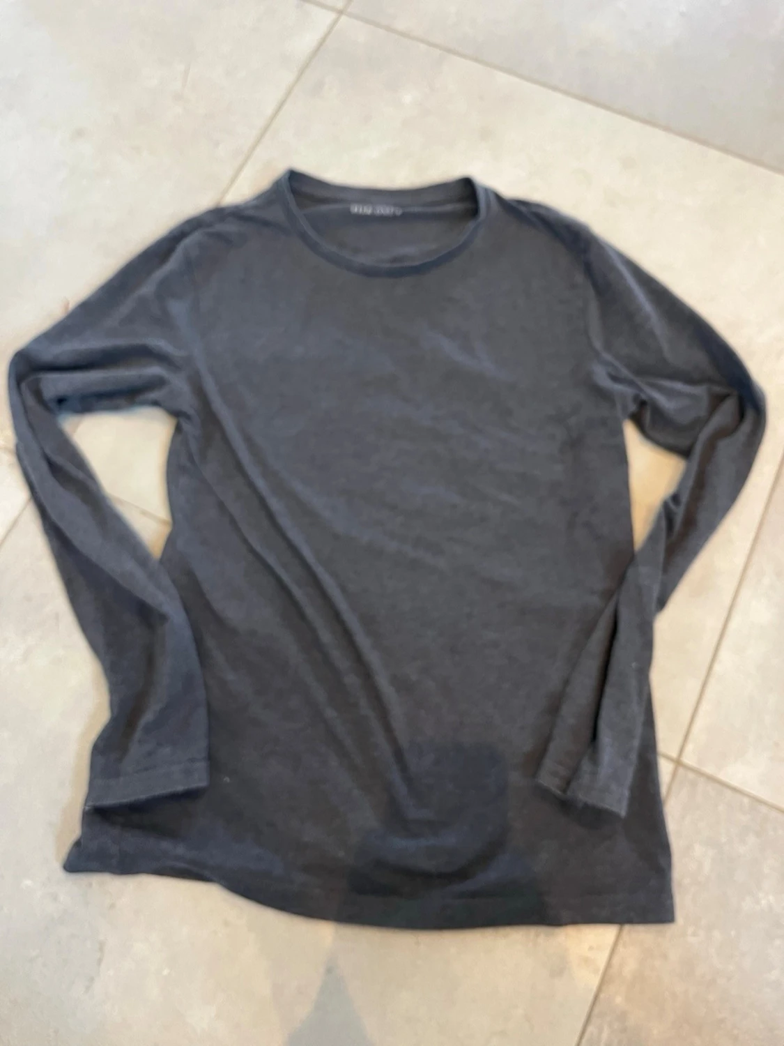 Mörkgrå långärmad tröja - 1