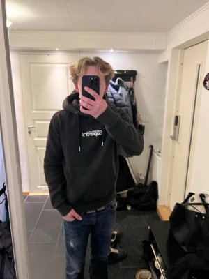 Superdry hoodie - Sjukt schysst superdry hoodie med simpel men snygg design | Storlek S men passar S-M | Fint skick💫 | Kontakta vid frågor🤗🙌