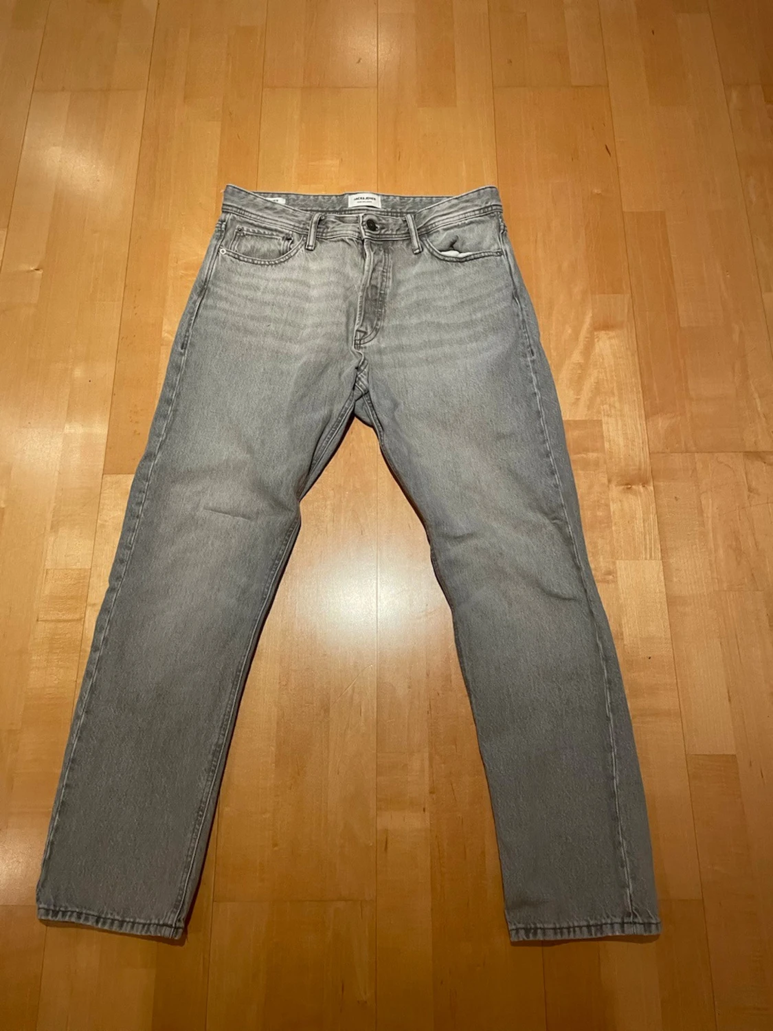 Grå jeans från Jack & Jones 