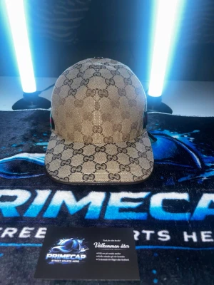 Beige gg keps  - Beige gg keps, finns endast i M kvar S kommer snart. Hör av dig för minsta lilla😀