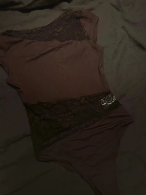 Shein-Body brun  - Shein  Body  Mörkbrun  Stl. Xs  Köpte för 149kr Aldrig använd. Helt ny!!