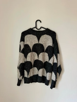 Stickad tröja - Säljer en stickad tröja 