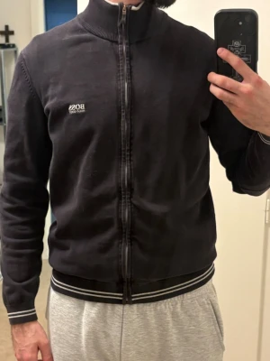 Hugo boss  - Zip-tröja från Hugo boss                                                                Passform: 185cm-80kg 