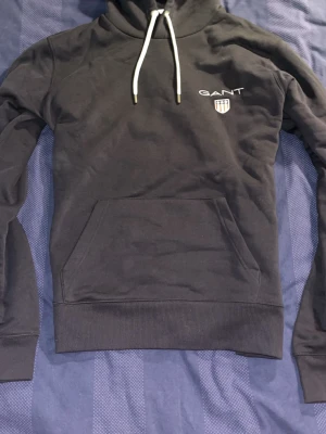 Gant hoodie  - Säljer nu min gant hoodie då den är för stor för mig andvänd en gång hur fin som hälst hör av er vid frågor 