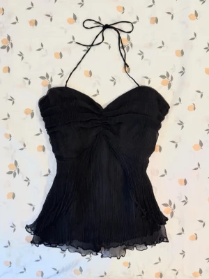 vintage y2k dark dollette halterneck knyttopp  - bedårande vintage topp från 2000-talet  utmärkt skick stretchigt tyg uppskattar till 36/38 skapa gärna bundle