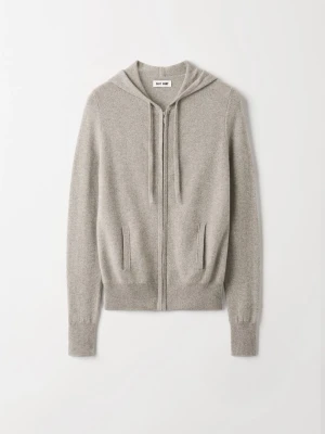 Supersnygg soft goat zip up hoodie!!! - Säljer denna supersnygga softgoat zinio hoodien!! Den är i storlek M men passar även S och ändå mindre L! Man kan även vika upp den lite så blir den lite kortare om man vill det❤️ den är i fint skick dock så har den ett litet hål under luvan men det märker man inte och det är lätt att sy igen 🫰🫰🫶 säljer pga behöver prngarrrr😊😊😊❤️ passar killar och tjejer då den är unisex! Nypris 2700kr jag kommer sälja för 900 men buda på