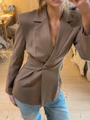 Figursydd kavaj - SÅ snygg