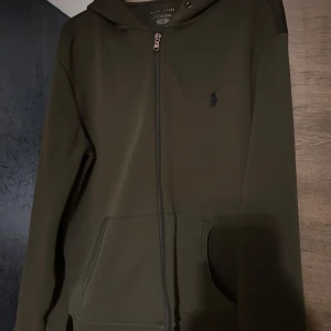 Polo Ralph Lauren zip - Använd men fortfarande bra skick. Storlek S men passar även XS. 