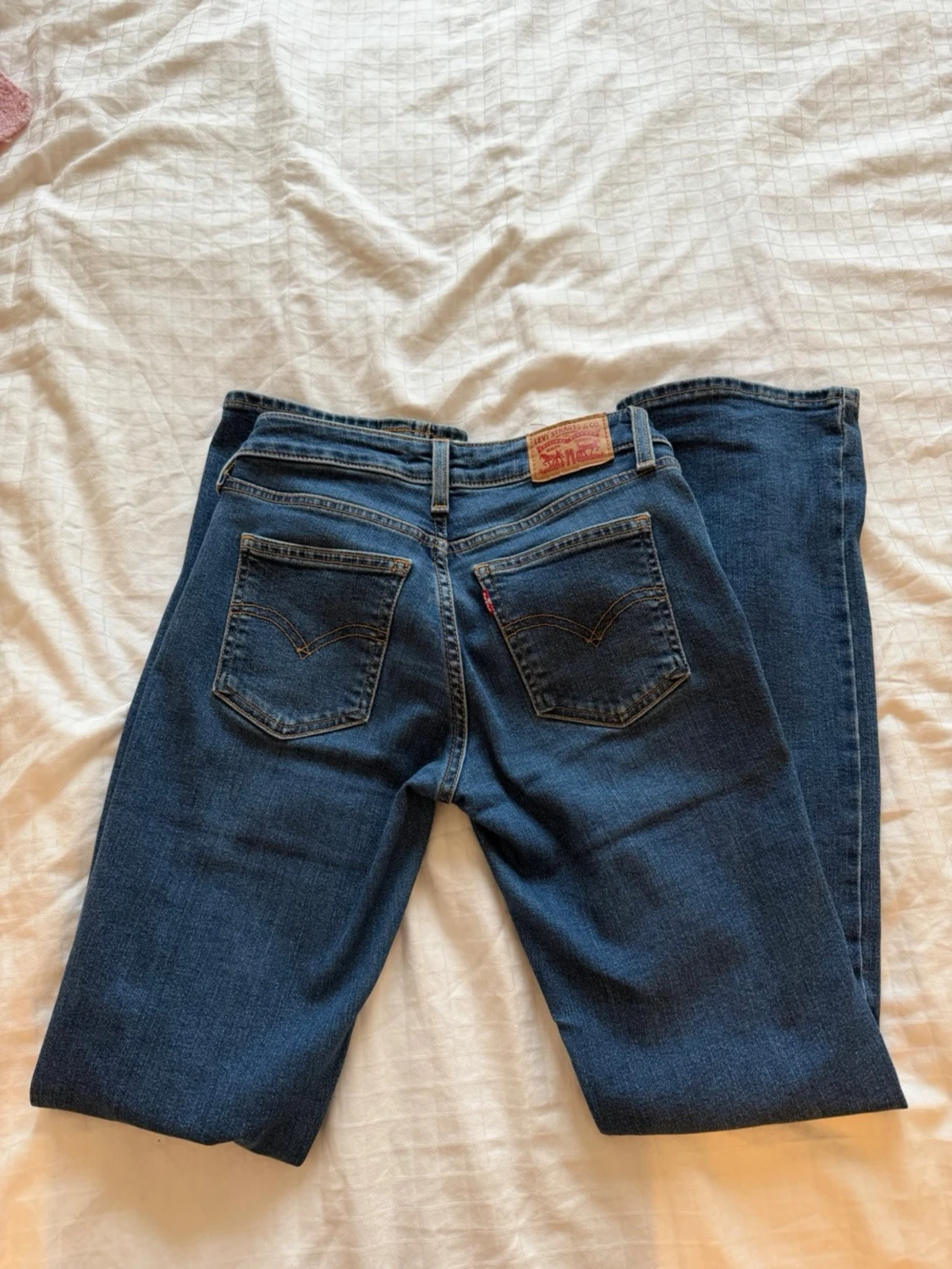 Blå bootcut jeans från Levis - 2