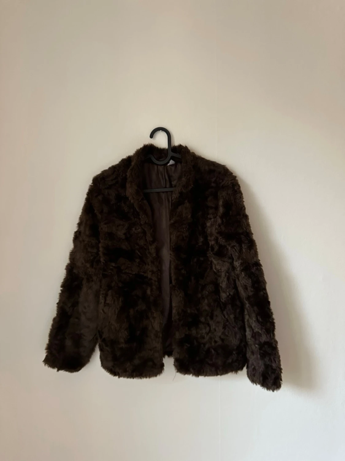 Mörkbrun fuskpälsjacka