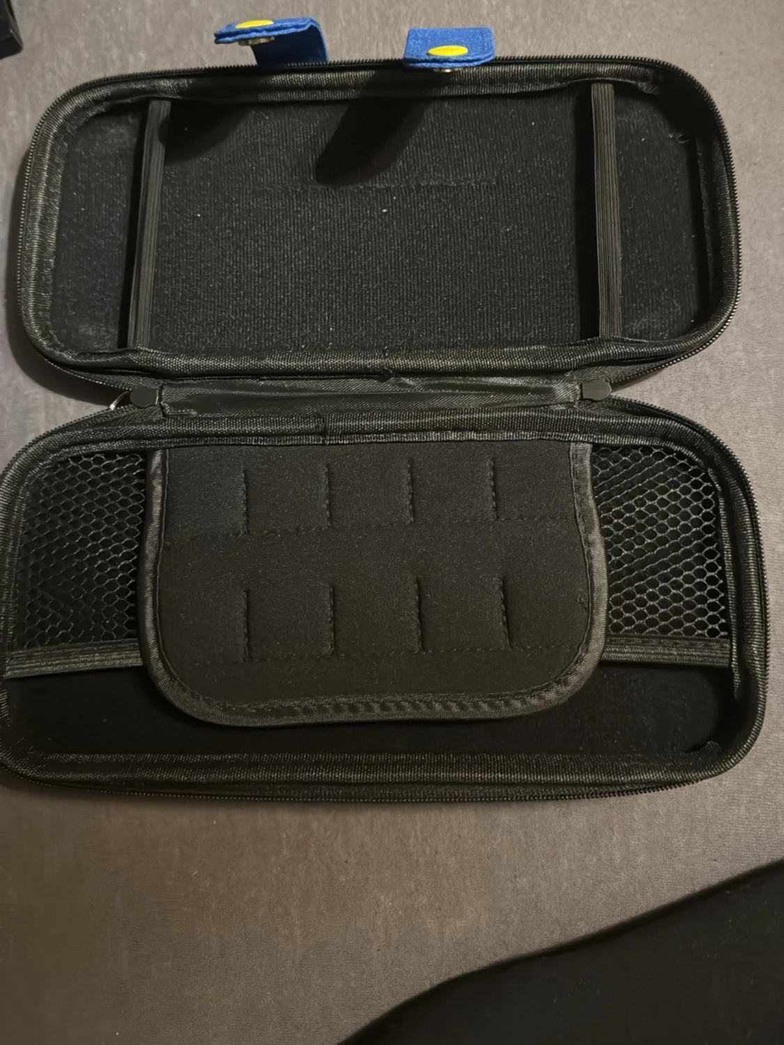 Nintendo Switch med grå Joy-Con - 4