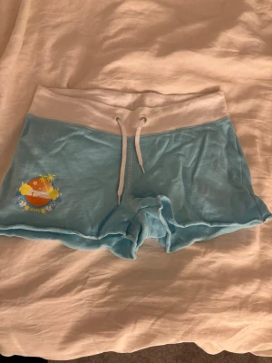 Vintage shorts  - Säljer dessa så coola vintage shorts dom jag fick ärva från min mamma som hade dem när hon var mindre, i strl m men passar en xs-m