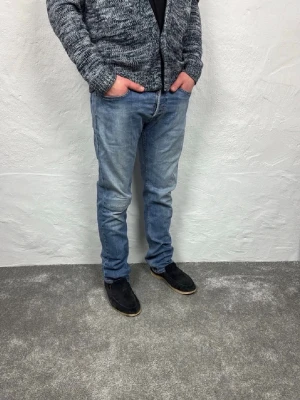 Replay jeans  - Ett par riktigt snygga jeans från Replay i storlek W32 L34 i modellen Newbill