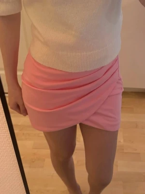 Zara kjol - Superfin rosa kjol från Zara i strl xs🩷 Perfekt till sommaren🌸