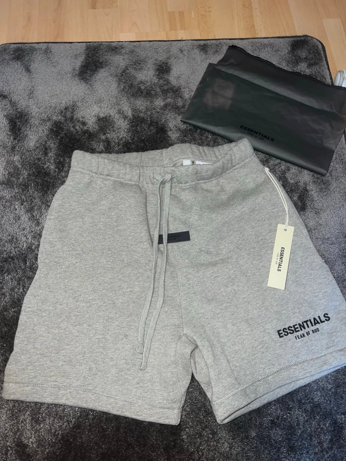 Grå Essentials shorts med snörning