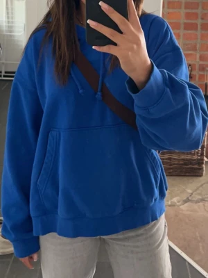 Klarblå hoodie - Passar XS-M
