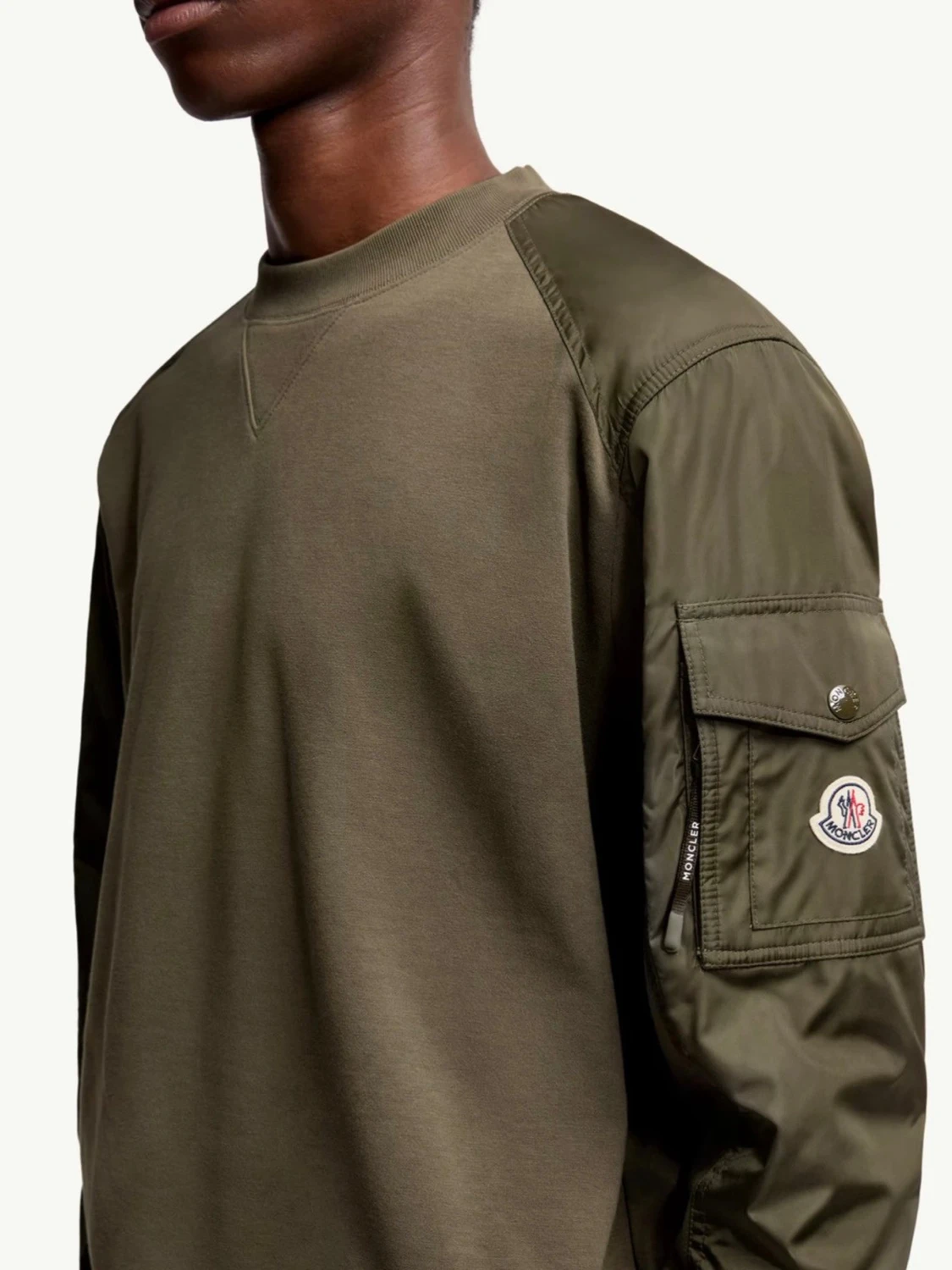 Olivgrön sweatshirt från Moncler - 2