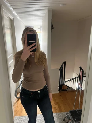 Beige långärmad topp -  Beige långärmad topp från NEW YORKER 