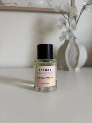 Aurora Vanille ESSNCE EDP 50ml  - Aurora Vanille från ESSNCE av Margareta Grääs, EDP 50ml. Collab med Margareta grääs och essnce. 