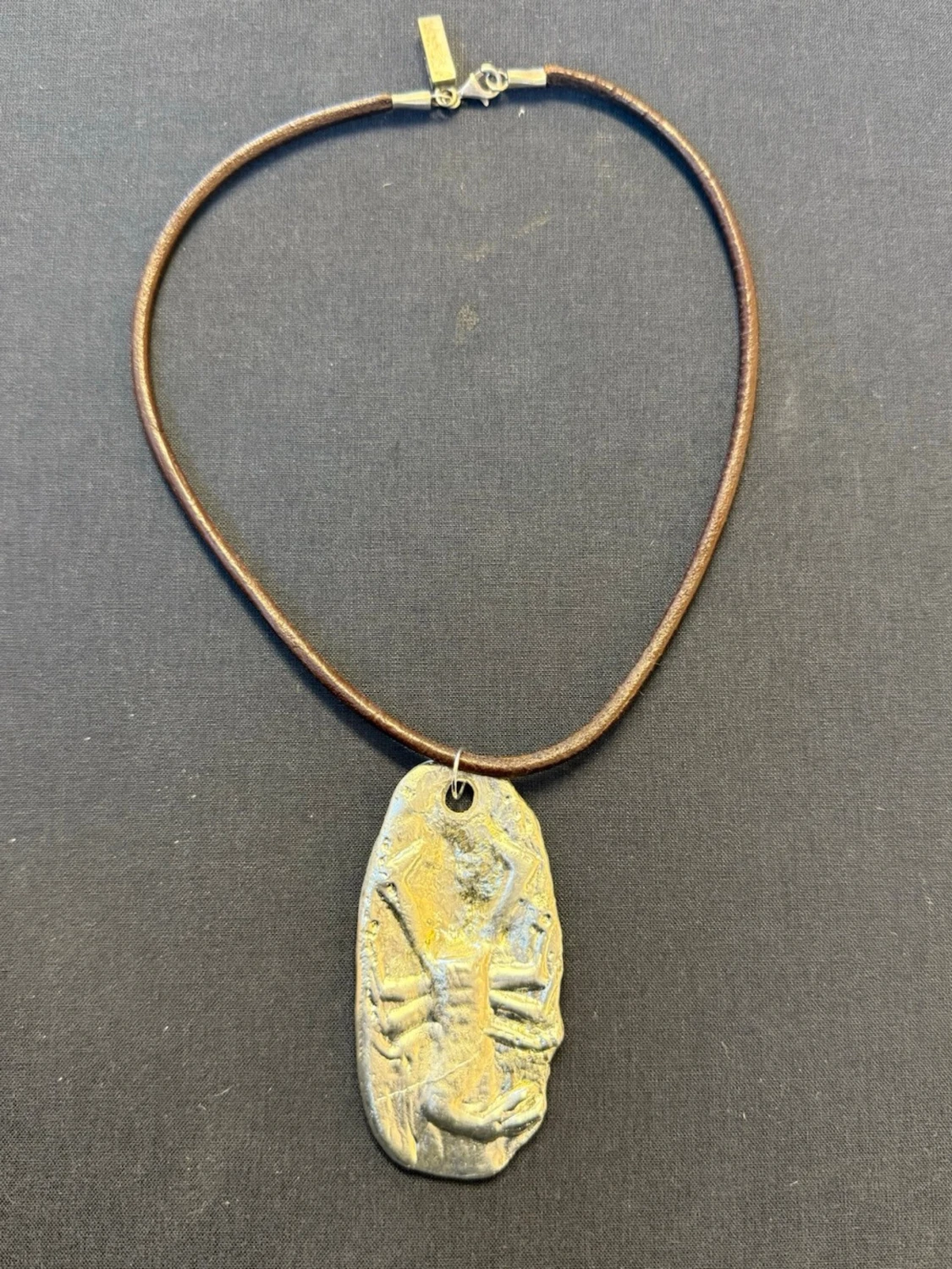 Halsband med skorpion i tenn - 1