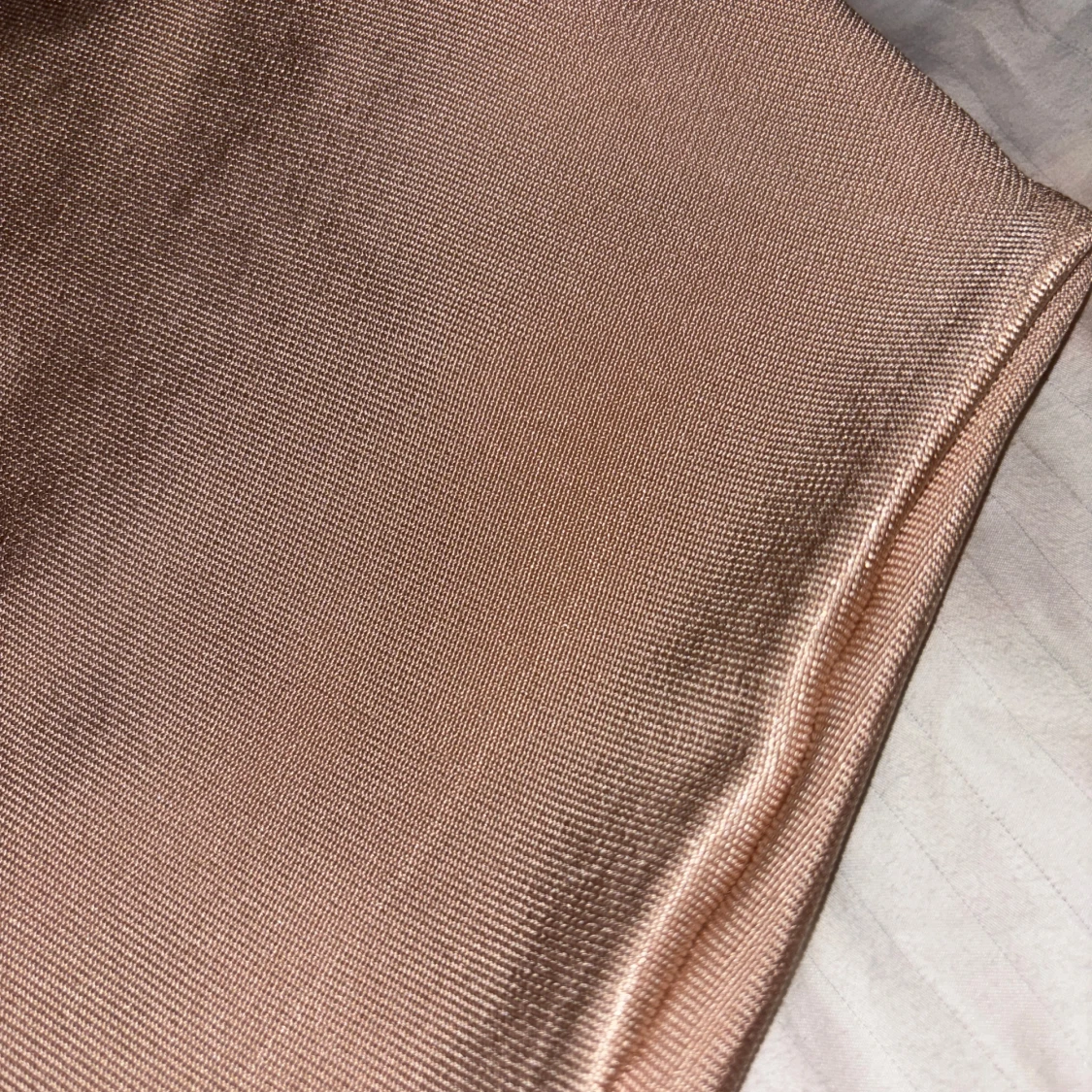 Ljus offshoulder klänning - 3