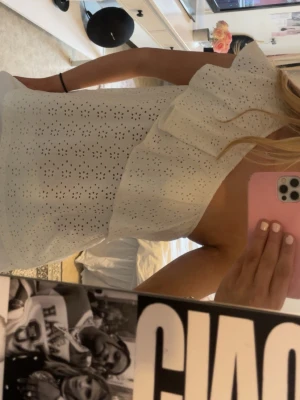 Topp - One shoulder topp med volanger💗storlek m men passar mig som har s