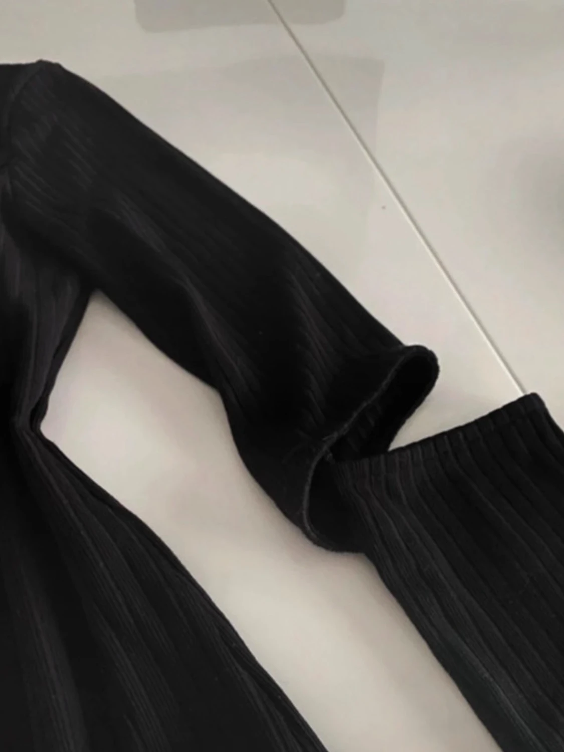 Svart ribbad långärmad topp - 1