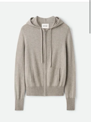 Soft goat zip up - Säljer min jättefina helt oanvända soft goat zip up i färgen greige💕💕