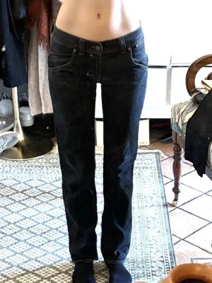 Vintage DonDup low waist jeans - Hello! I’m selling these italian vintage low waist straight leg jeans from DonDup. They’re in a size 14/ S.  Measurement: Inner leg: 76cm Outer leg: 95cm  Waist: 37 cm Feel free to contact me with any questions! ☺️