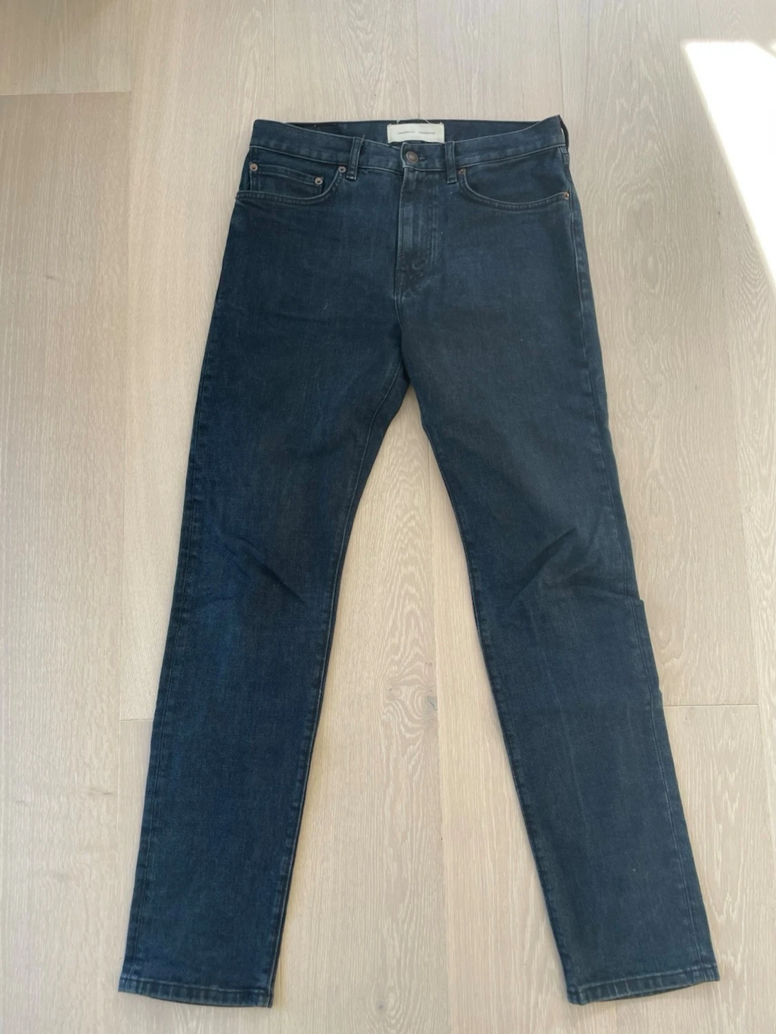 Mörkblå raka jeans Jeanerica