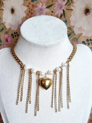 Handgjort halsband med hjärta  - Material-rostfritt stål 