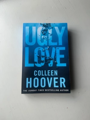 Ugly Love av Colleen Hoover - Ugly love av Colleen Hoover. Bra skick med få annoterade citat (se bild) ✨