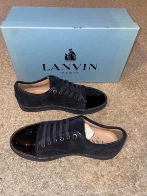  Lanvin sneakers  - Lanvins mörkblå uk 6 som motsvarar 41-42 jätte bra skick 