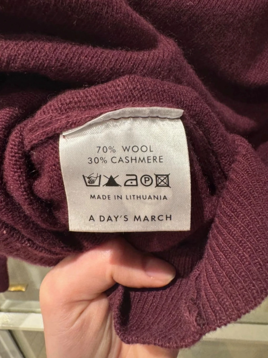 Vinröd cashmere-tröja A Day's March - 1