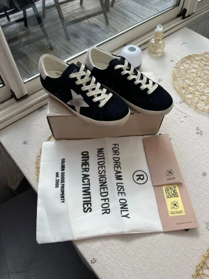 Golden Goose Super Star  - Golden Goose Super Star | Storlek 43 | Cond 9.5/10 - använda fåtal gånger | Hör av dig vid intresse