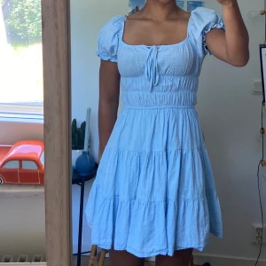 Urgullig sommarklänning!💗 - Urgullig sommarklänning i ljusblå färg! Andvända ett få tal gånger