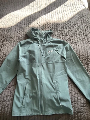  Under Armour dress - Stolek M på byxorna och S på överdelen skriv vid fler frågor, använd 5 gånger. Den är lika fräsch som ny