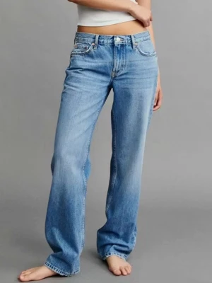 Low waist straight  - Säljer ett par low waist straight jeans från Gina. Aldrig använt ❤️färgen är mycket snyggare i verkligheten 