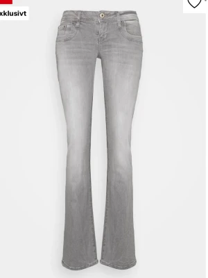 Grå bootcut jeans från ltb - Säljer dessa jättefina gråa lågmidjade bootcut jeansen från ltb då jag det inte kommer till nån användning för det inte passar mig. Använda runt 4 gånger