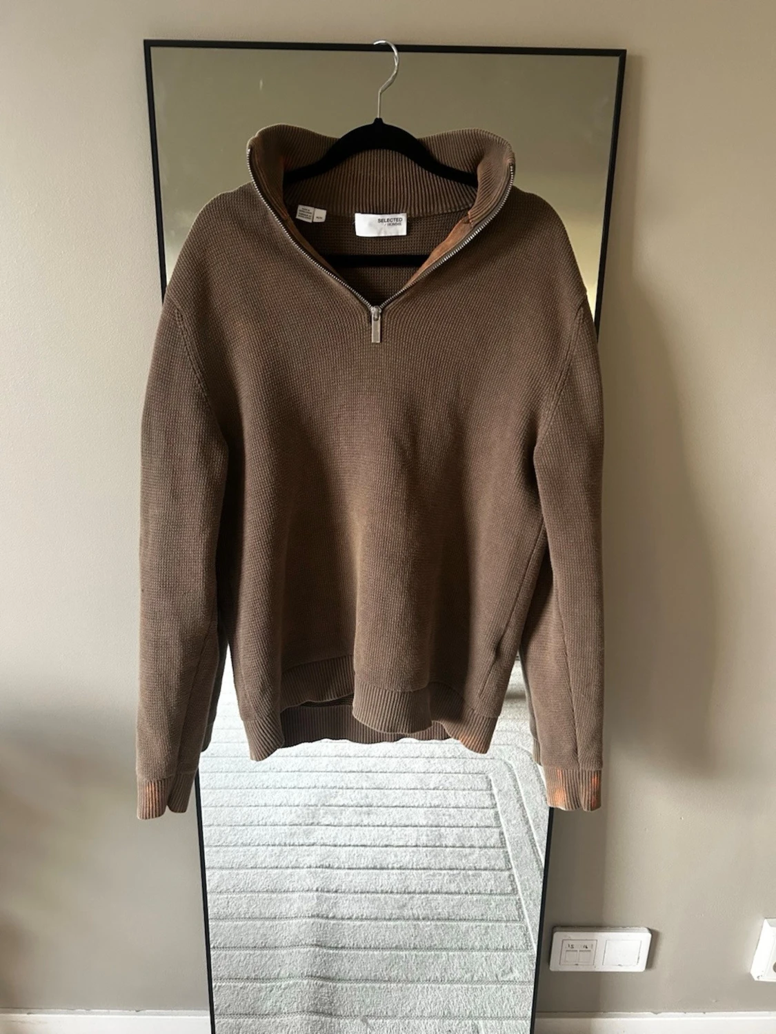 Brun stickad halvzip  - 1