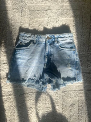 Jeans shorts från primark - Säljer dessa somriga shortsen då de tyvvär inte passar mig längre.