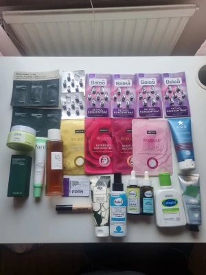 Skincare beauty kbeauty koreansk hudvård Korea cetaphil beauty of joseon cica balea mask - Selling a mixed beauty package. If you are interested in only some products, just let me know and maybe we can figure sth out.  All items are full products unless shown with a red line. 