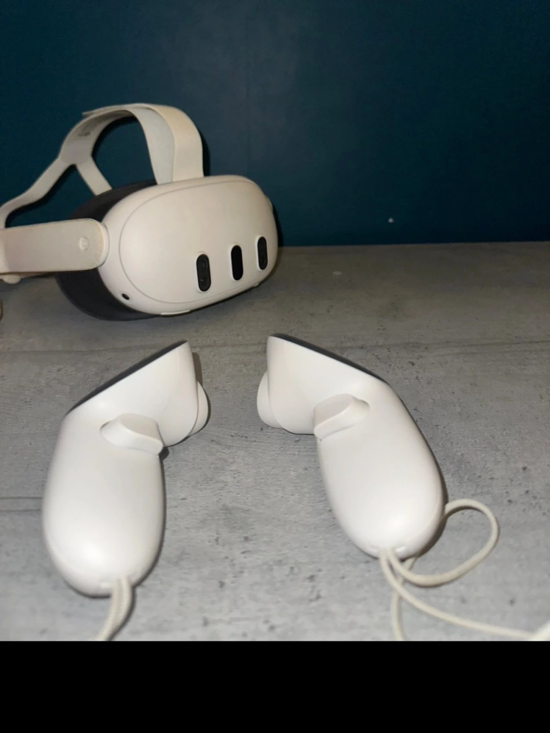 Meta Quest 3 VR-headset med kontroller och laddsladd - 1