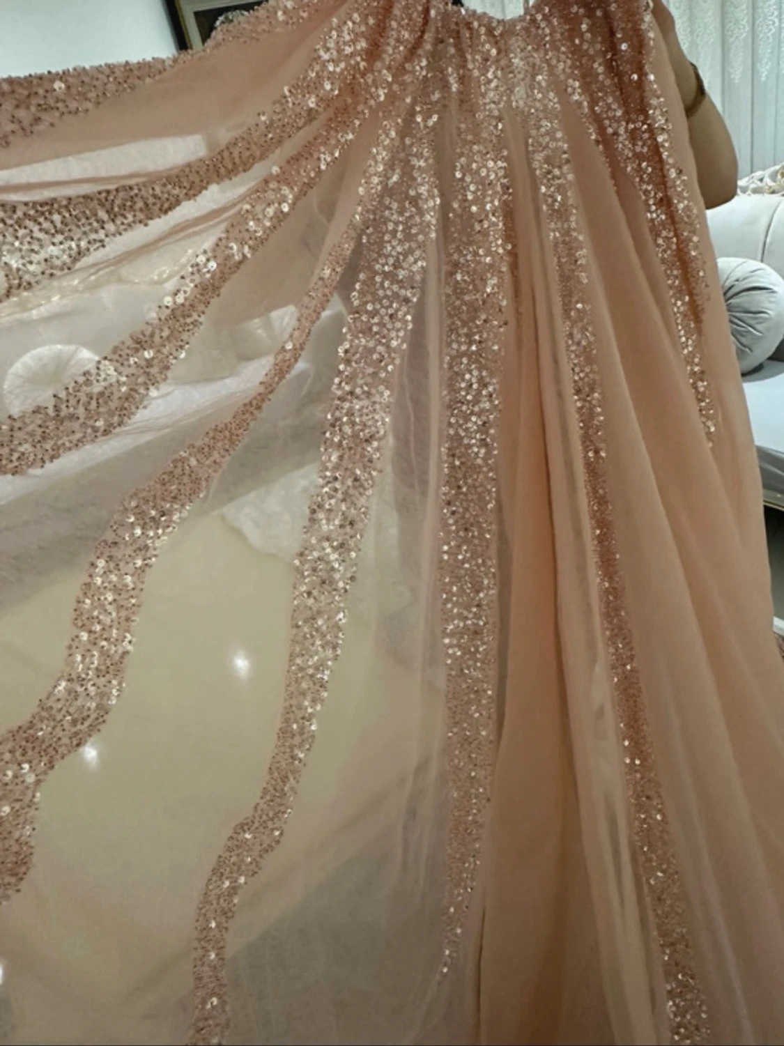 Glittrig rosa långklänning med släp - 2