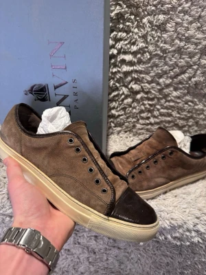 Lanvin skor - | Condition: 6/10 | Color: Brown, White and black | What is included: Box and sneakers | Retail price: 5 200kr |