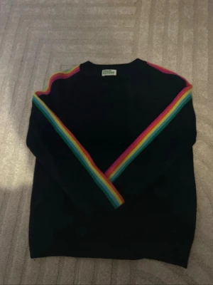 Jätte fin kaschmir tröja från From future ❣️🥰 - Jätte fin kaschmir tröja från from future som köptes i From future butiken i Paris 2025 mars så för exakt 1 år sedan och är sparsam använd💞🫶🏼