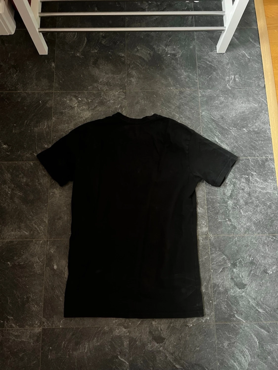 Svart tröja med tryck - 2