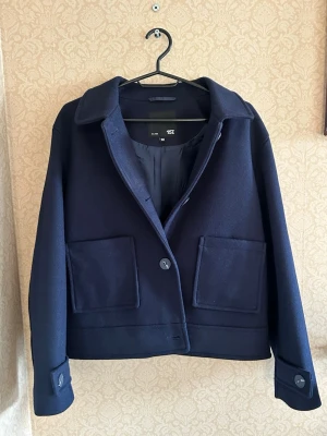 Kort Mörkblå kappa  - Kort Mörkblå kappa