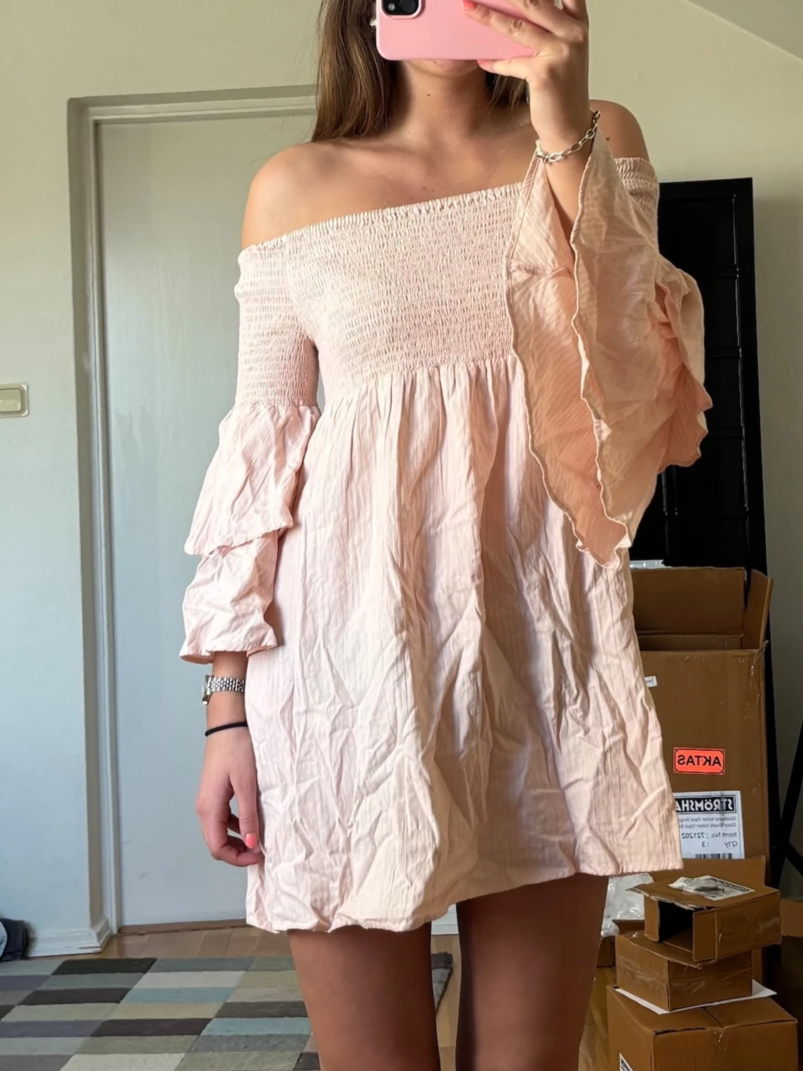 Off shoulder klänning